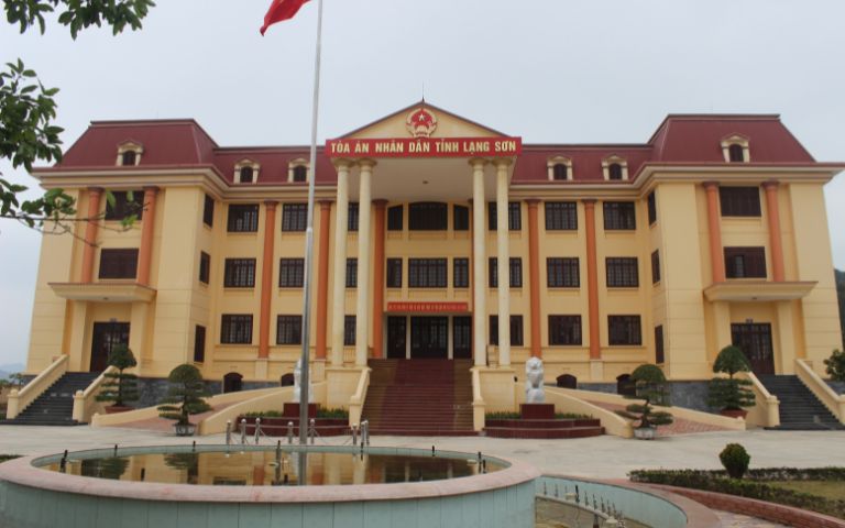 Di chúc chia hết tài sản cho một người – Có bị kiện không?