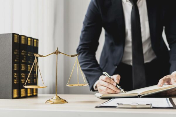 Luật sư Gần Tôi xử lý lấn chiếm đất, tranh chấp ranh giới đất nhanh, đúng luật