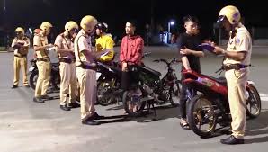 Luật sư Gần Tôi - Phân biệt tội đua xe trái phép và tội gây rối trật tự công cộng 2026
